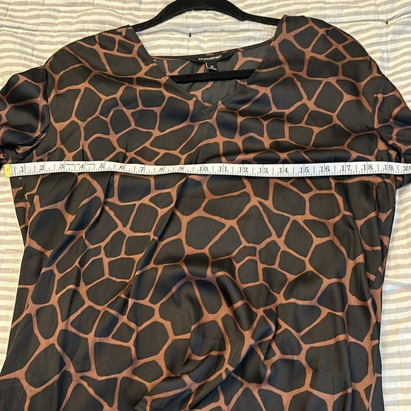 Women’s Banana Republic Blouse Animal Print Size M Excellent Condition!! - Picture 6 of 7